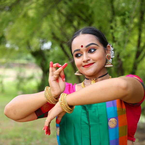 Bharatanatyam: Introducing the traditional Indian art to the next  generation of Australians - ABC News
