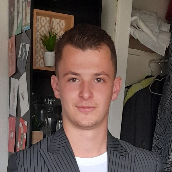 Valentin - Prof de français - Plestan