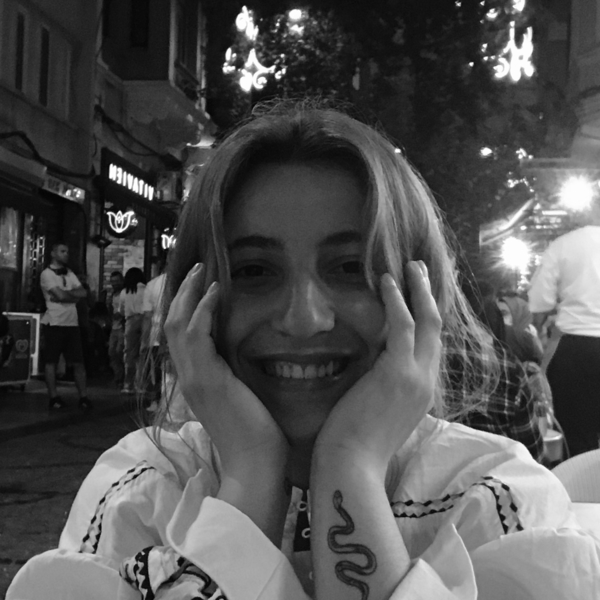 Aylin - Türkçe öğretmeni - İstanbul