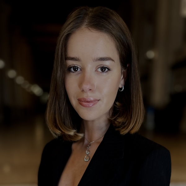 Inès - Prof de droit - Paris 4e