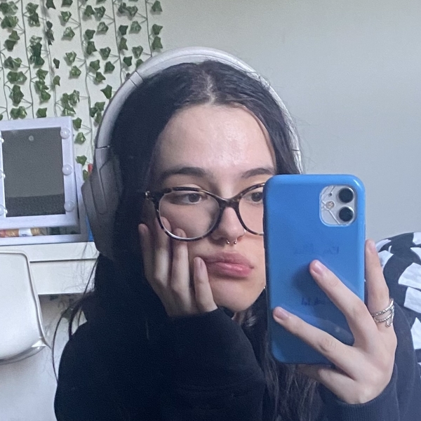 Céleste - Prof d'anglais - La Louvière