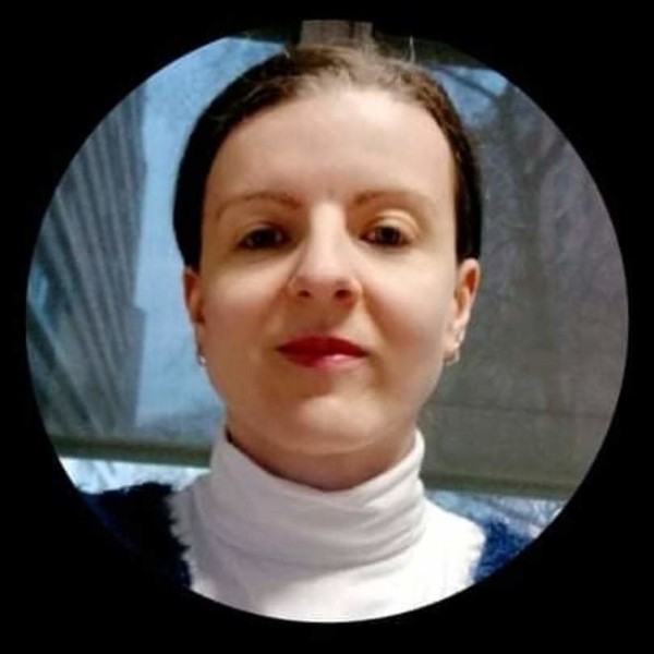 Emilia - Prof de roumain - Évrange