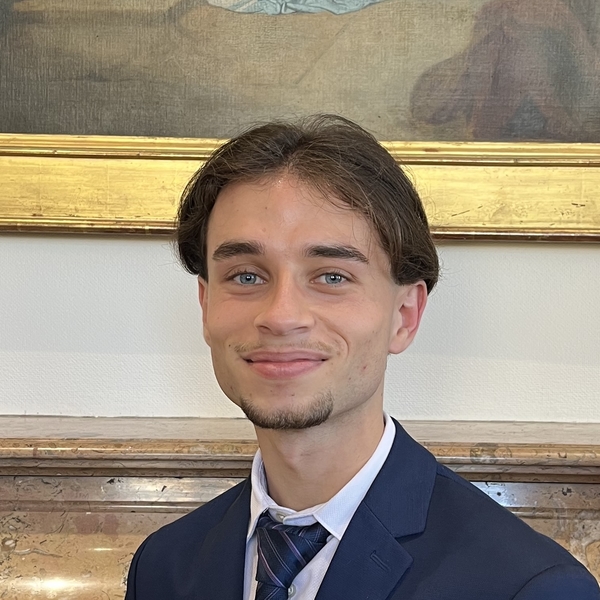 Lucas - Prof de droit - Paris