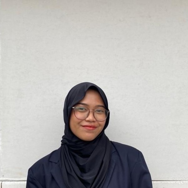 Yulia - Guru bahasa inggris - Kupang