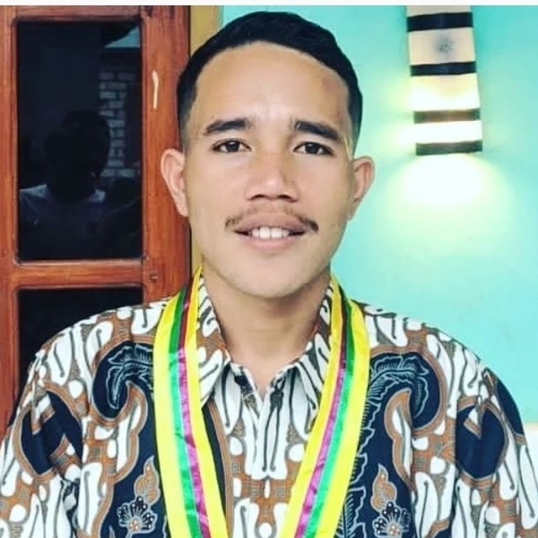 Edwardus - Guru ekonomi - Kecamatan Ruteng