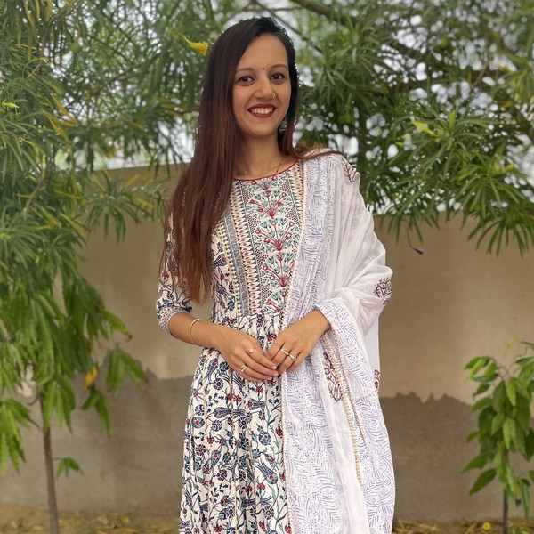 Aditi Bhanushali - English tutor - Vapi