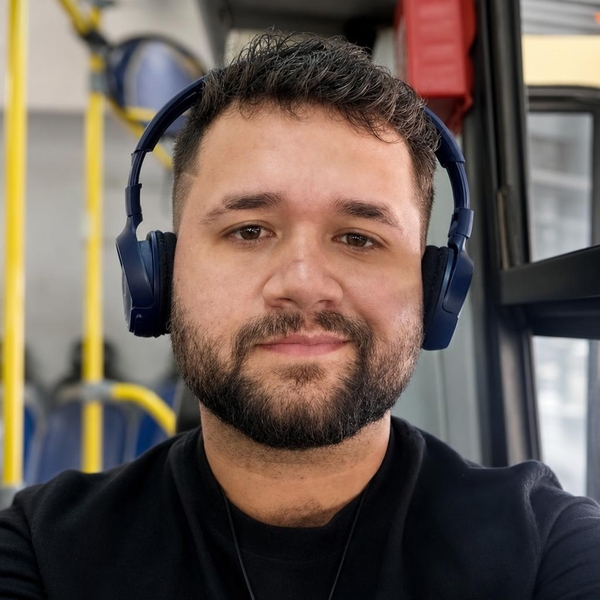 Felipe - Professor de língua portuguesa e literatura - Colombo