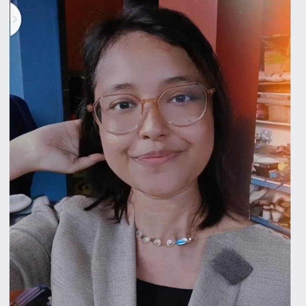 Felicia - Guru bahasa inggris - Surabaya