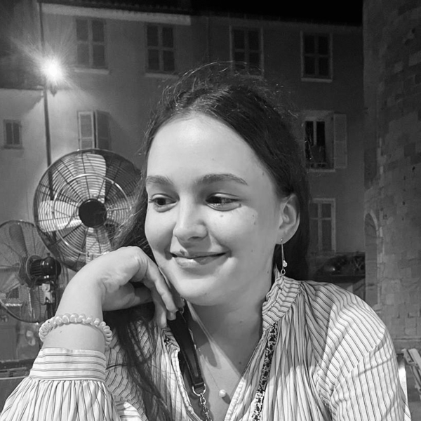 Louise - Prof de chimie - Besançon