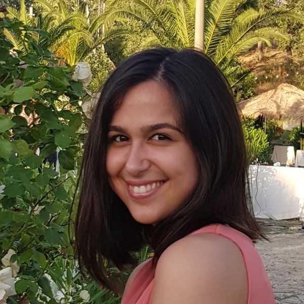 Monica - Insegnante di aide à la rédaction de mémoires et thèses - Parma