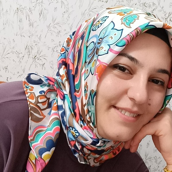 Zeynep - Türkçe öğretmeni - 