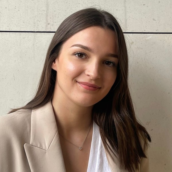 Ilona - Prof de français - Magny-le-Hongre
