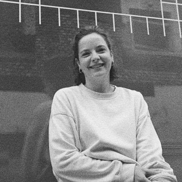 Lara - Prof de couture - Liège