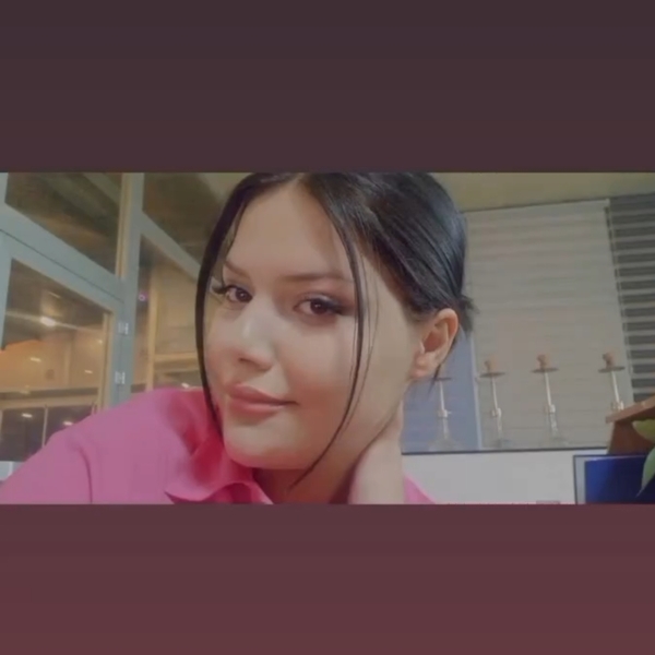 Beyza - Türkçe öğretmeni - İzmir