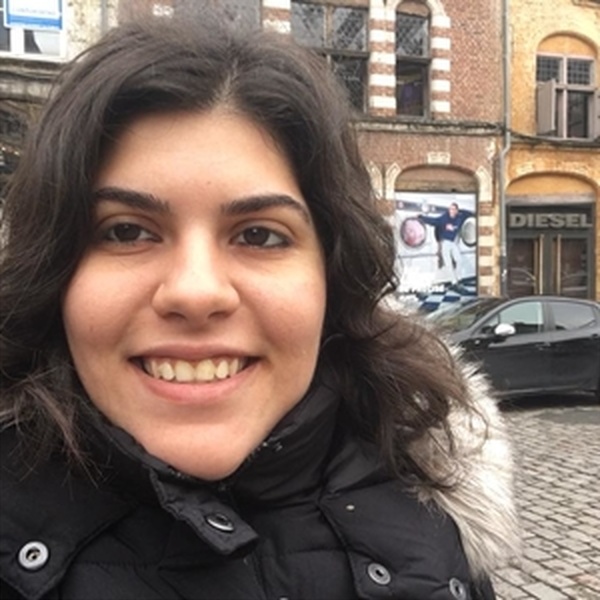 Mariane - Professor de Filosofia - Bacacheri