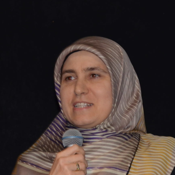 Hülya - Arapça öğretmeni - İstanbul
