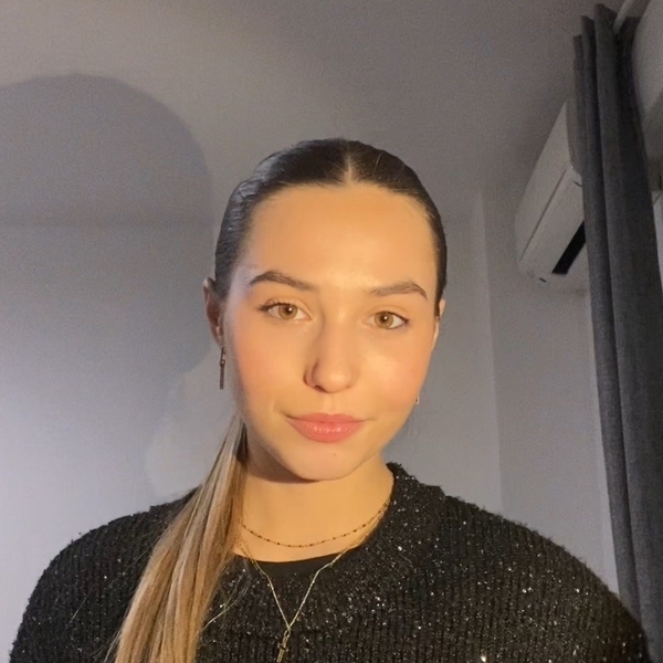 Julia - Prof d'aide aux devoirs - Gigean