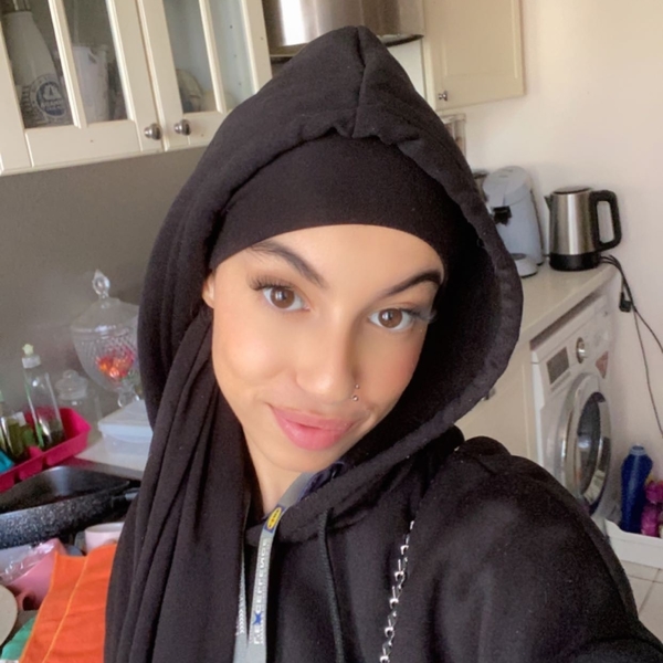 Yousra - Prof de maths - Lormaison