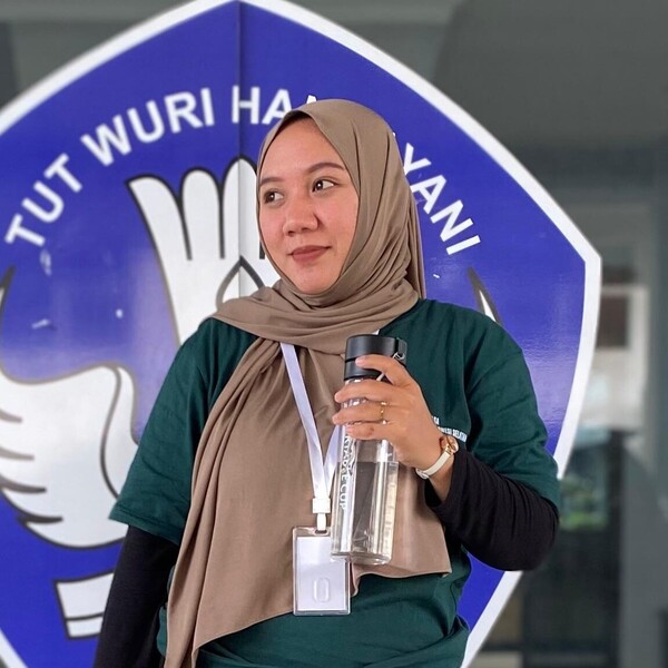 Evi - Guru bahasa inggris - Makassar