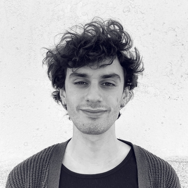 Hani - Prof de sciences politiques - Paris