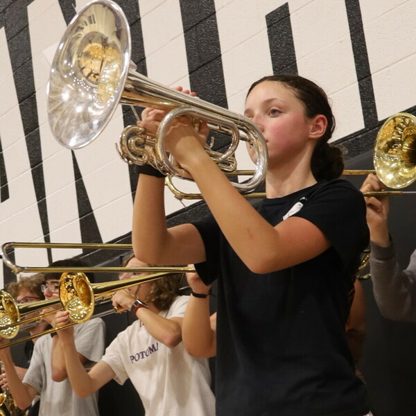 Isabella - French horn tutor - Sterling