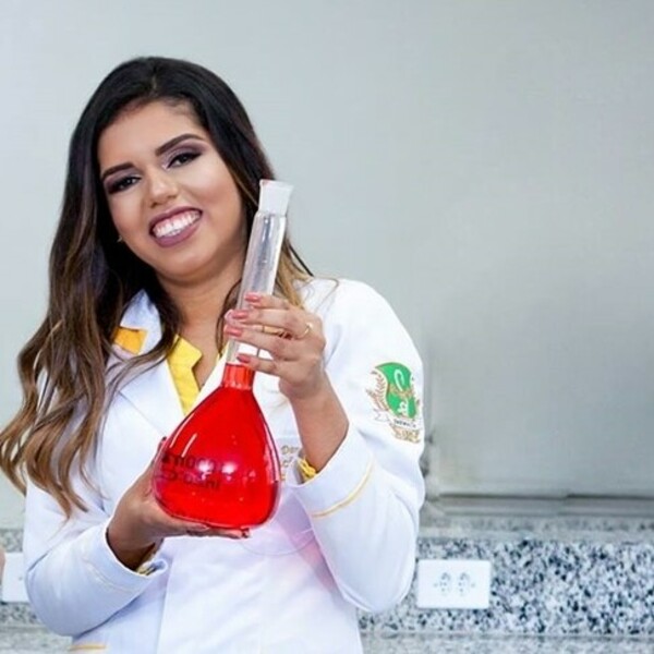 Daniele - Prof de farmácia - Juazeiro