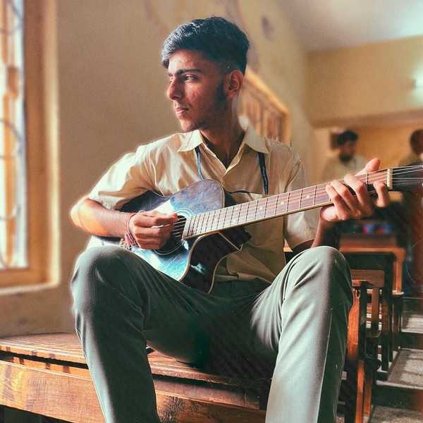 Manav - Guitar tutor - Mumbai