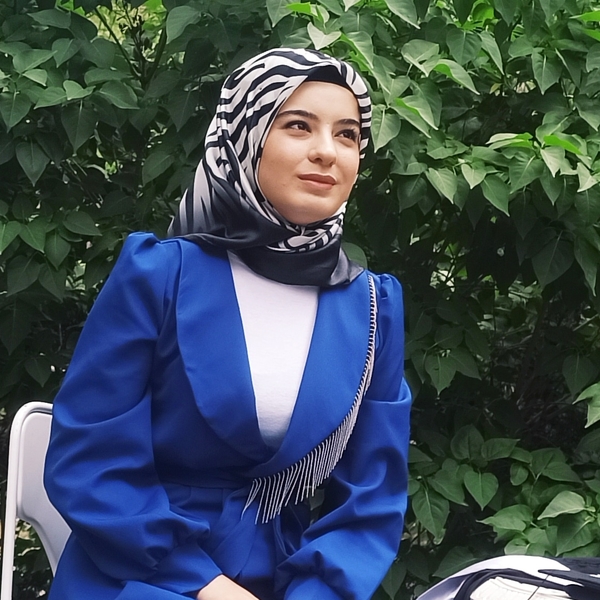 Fatma - Türkçe öğretmeni - 