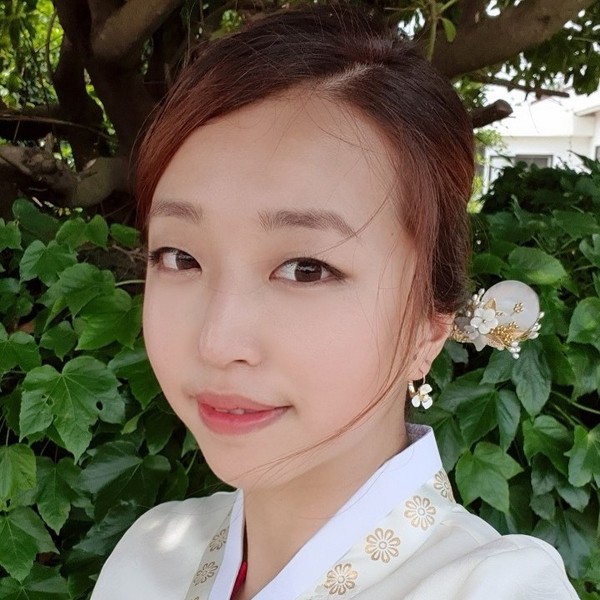 Sara - Prof de coréen - Soultz-Haut-Rhin