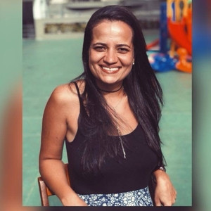 Camila - Professor de química - Niterói