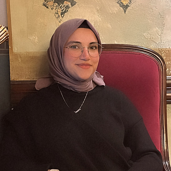Sinem - Fransızca öğretmeni - İstanbul