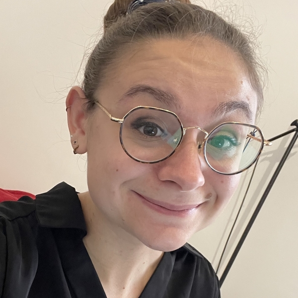 Inès - Prof de droit - Bourges