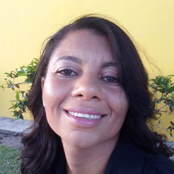 Elaine - Professor de finanças - Porto Seguro