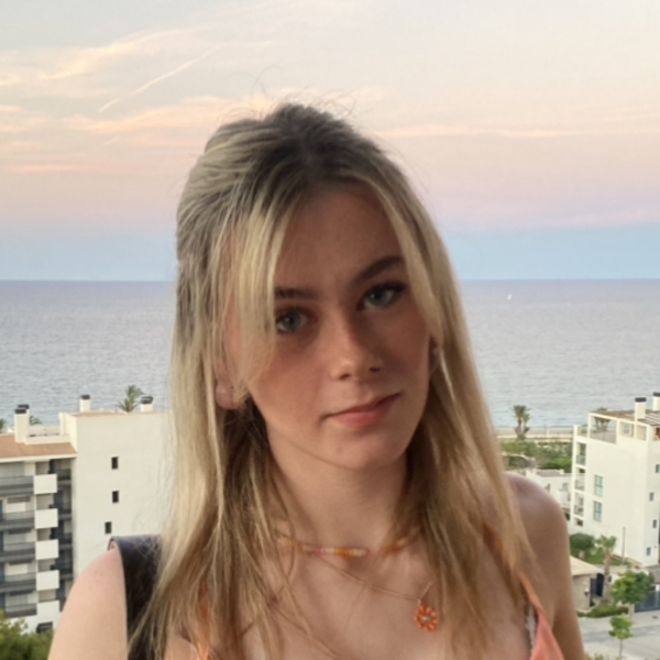 Chloe - English tutor - Belfast