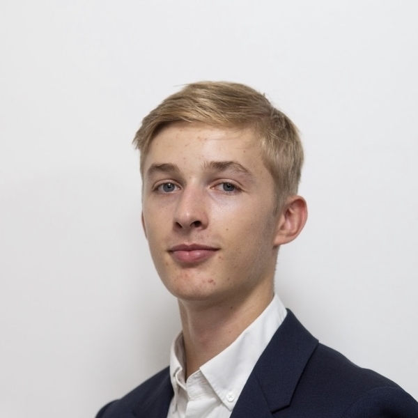 Louis - Prof d'économie - Cergy