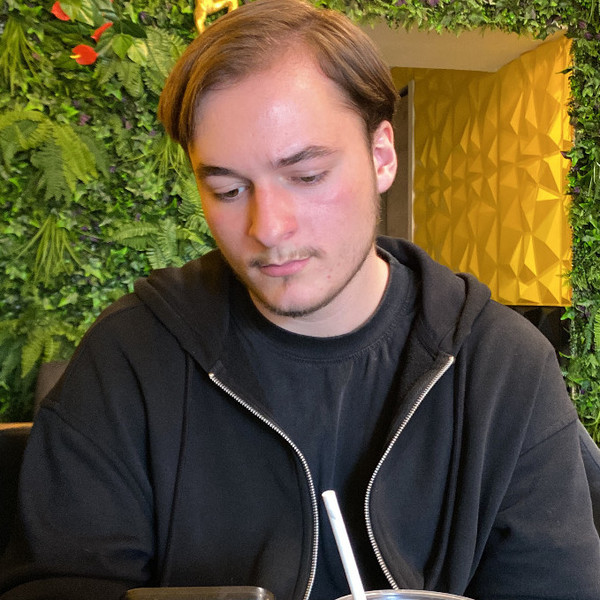 Lucas - Prof de langue des signes - Ferrières-en-Gâtinais