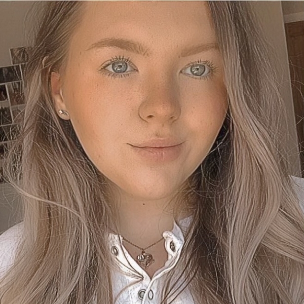 Ellie - English tutor - Exeter