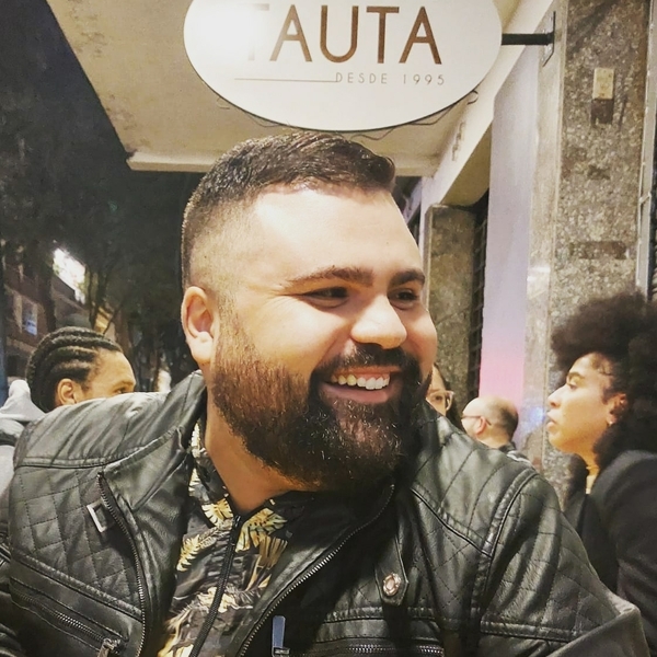 Miguel - Professor de biologia - Ipiranga