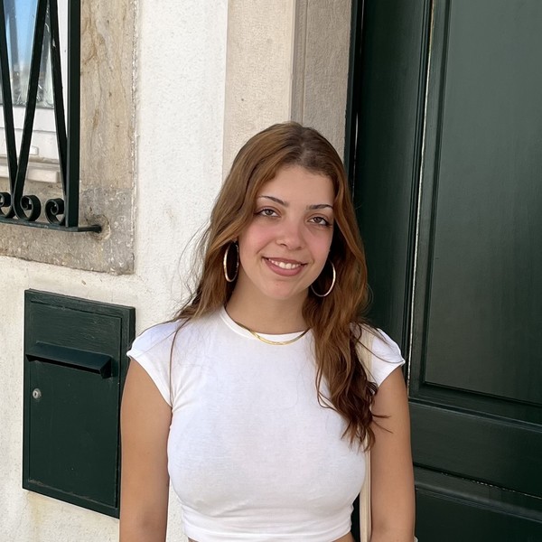Madalena - Professor de inglês - Pero Pinheiro