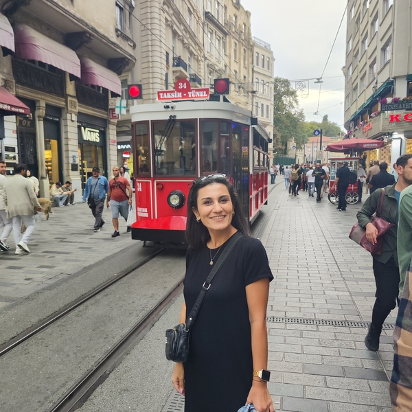 Feray - Türkçe öğretmeni - 