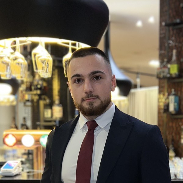 Hassan - Lehrkraft für Finanzen - Berlin