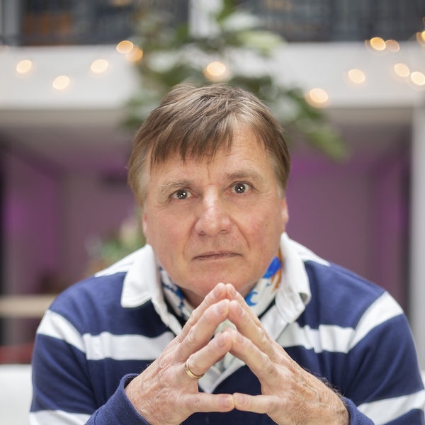 CLAUDE - Prof de psychologie - Paris 15e