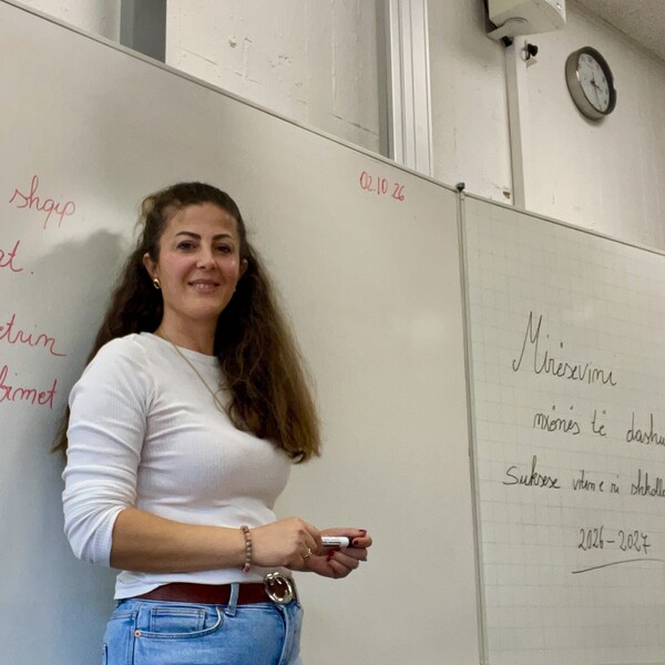 Flutura - Lehrkraft für Albanisch - Nettetal