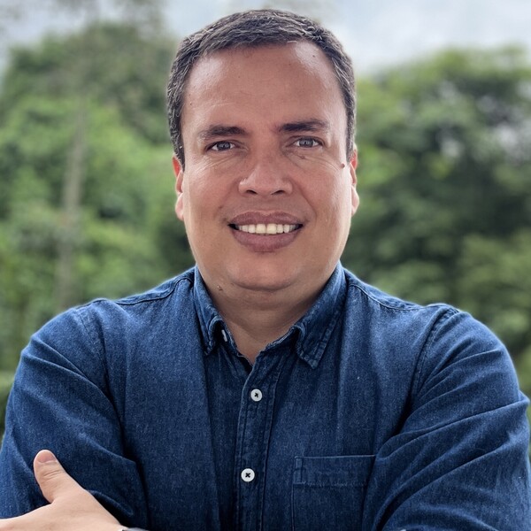 Hugo - prof de Expresión oral - Ibagué