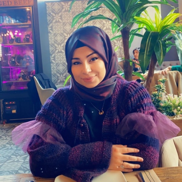 Ayşenur - Türkçe öğretmeni - 
