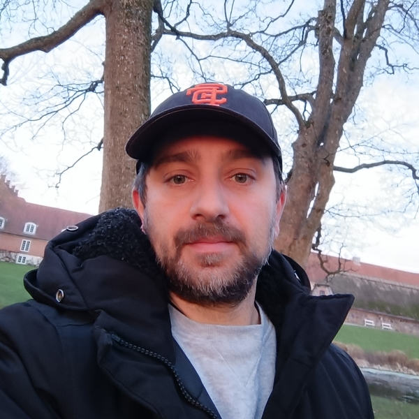 Nima - Underviser i guitar - Kolding