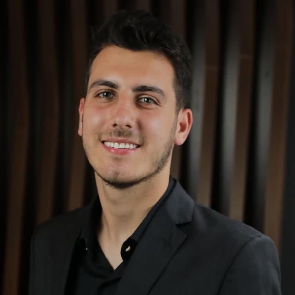 Emanuel - Prof de finanças - Blumenau