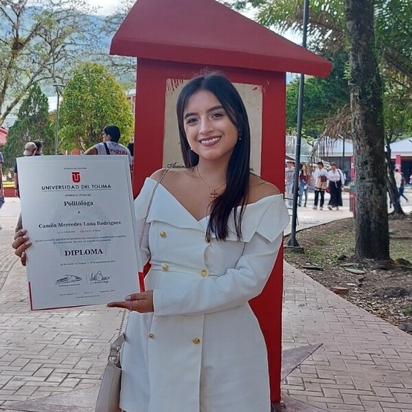 Camila Luna - profesor de historia - Medellín