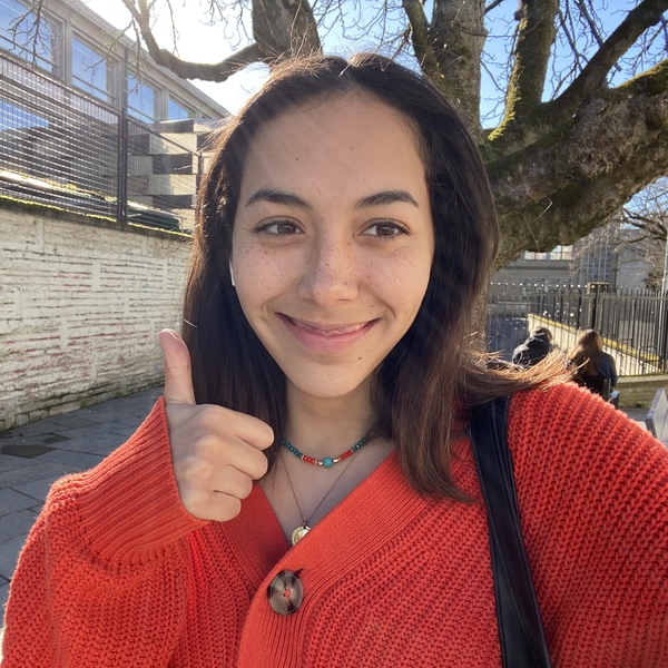 Nelia - Prof d'économie - Bordeaux