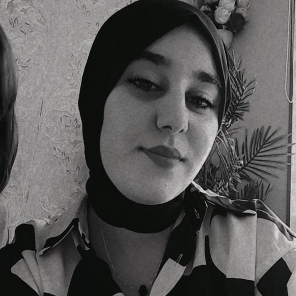 Amina - Prof d'arabe - 